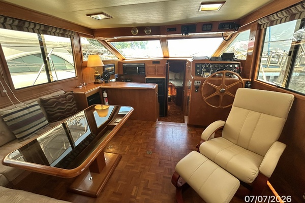 42' Ocean Alexander salon forward
