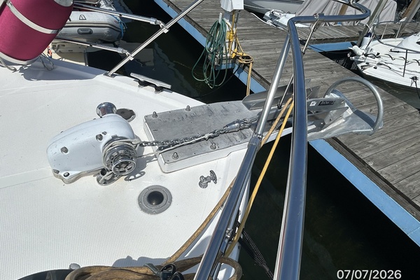 42' Ocean Alexander anchor windlass1