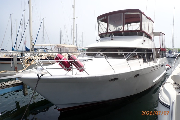 42' Ocean Alexander port forward profile2