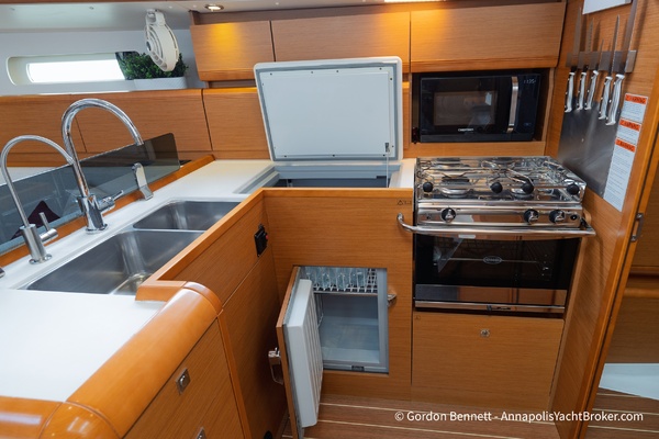 Windbreaker 43ft Jeanneau Yacht For Sale