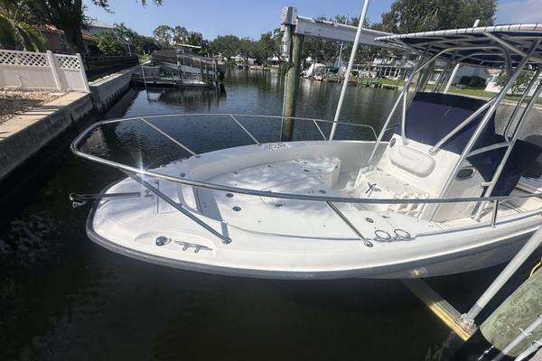 23ft Boston Whaler Yacht For Sale