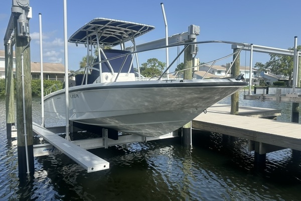 23ft Boston Whaler Yacht For Sale