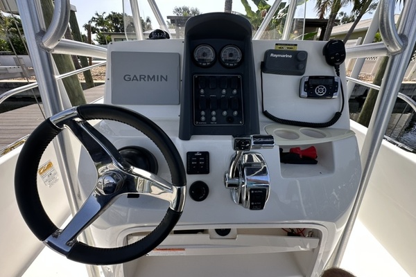 23ft Boston Whaler Yacht For Sale