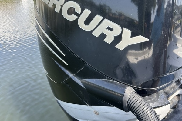 23ft Boston Whaler Yacht For Sale