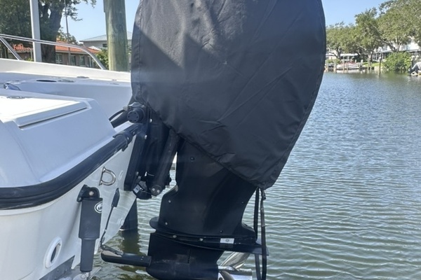 23ft Boston Whaler Yacht For Sale