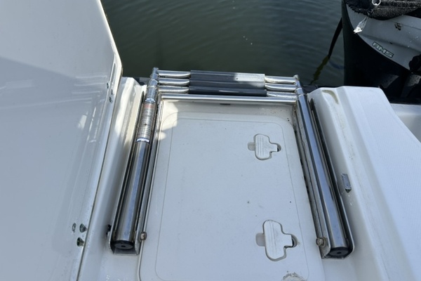 23ft Boston Whaler Yacht For Sale