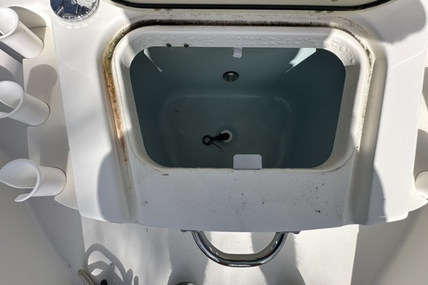 23ft Boston Whaler Yacht For Sale