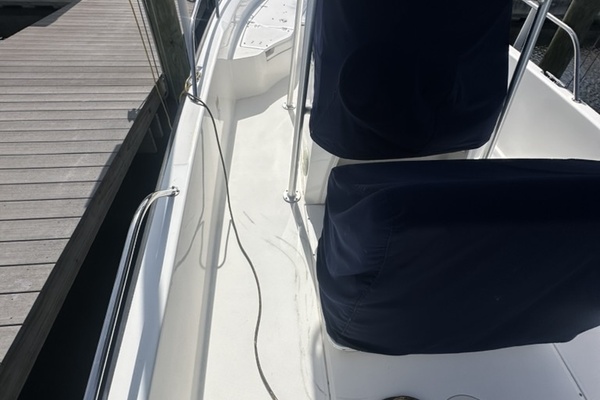 23ft Boston Whaler Yacht For Sale