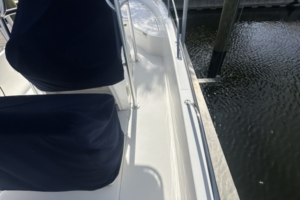 23ft Boston Whaler Yacht For Sale