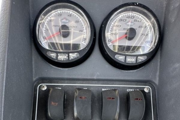 23ft Boston Whaler Yacht For Sale