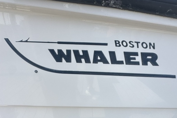23ft Boston Whaler Yacht For Sale