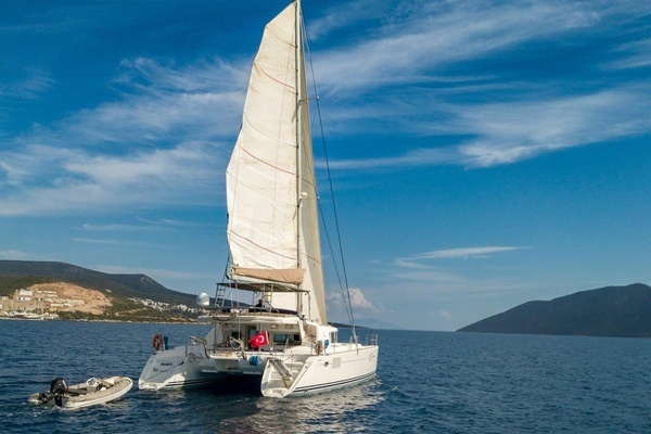 Photo of the 2005 Lagoon 440