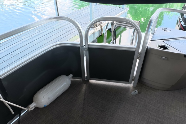 20ft Tracker Yacht For Sale