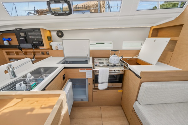41ft Jeanneau Yacht For Sale