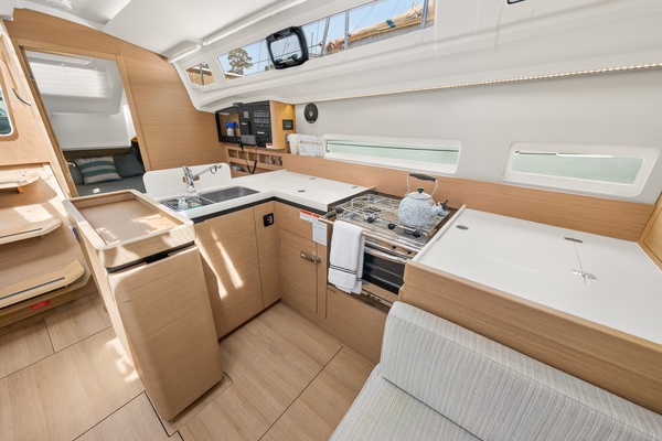 41ft Jeanneau Yacht For Sale