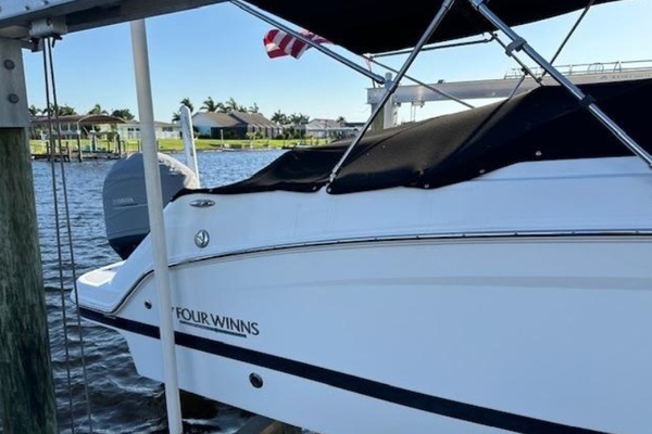 22ft Four Winns Yacht For Sale