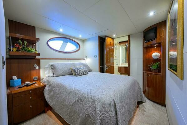 2007 Lazzara Yachts 80