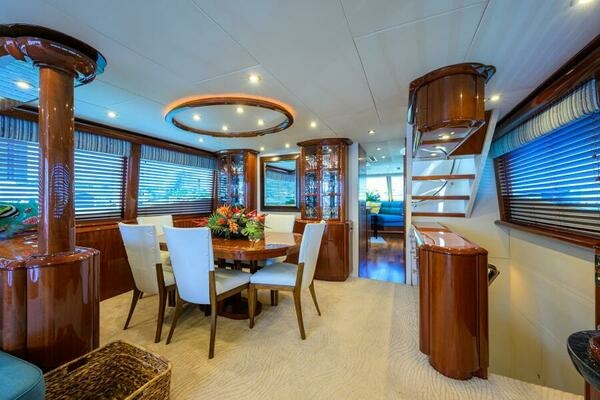 2007 Lazzara Yachts 80