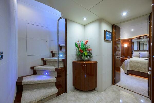 WILLYN 80ft Lazzara Yachts Yacht For Sale