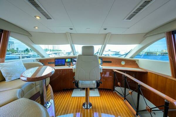 2007 Lazzara Yachts 80
