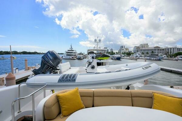 2007 Lazzara Yachts 80