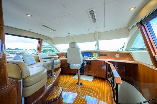 2007 Lazzara Yachts 80