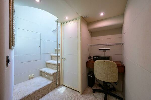 2007 Lazzara Yachts 80