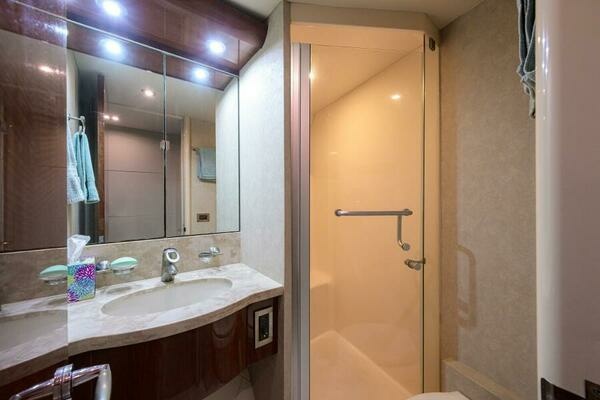 2007 Lazzara Yachts 80