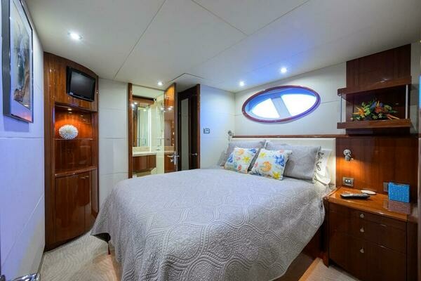 2007 Lazzara Yachts 80