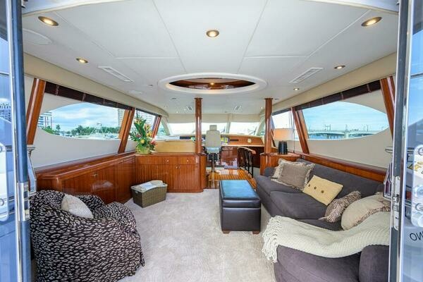 2007 Lazzara Yachts 80