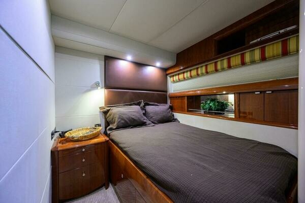 2007 Lazzara Yachts 80