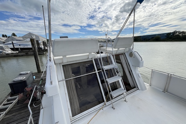 32ft Carver Yacht For Sale