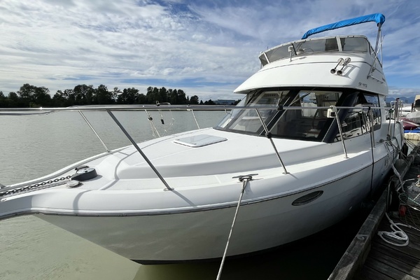 32ft Carver Yacht For Sale