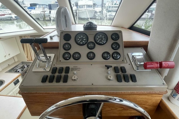 32ft Carver Yacht For Sale