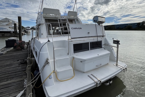 32ft Carver Yacht For Sale