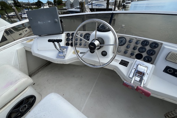 32ft Carver Yacht For Sale