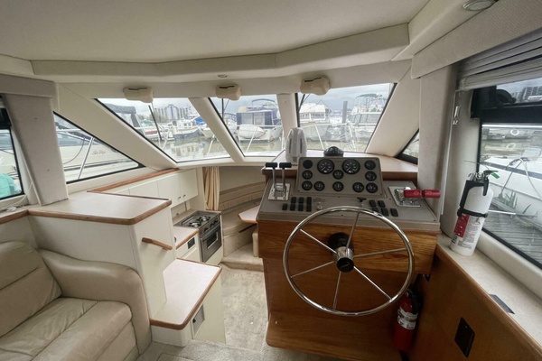 32ft Carver Yacht For Sale