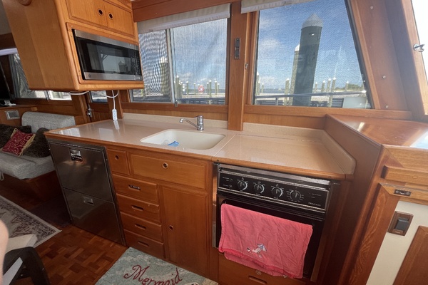 GloriaUs 42ft Grand Banks Yacht For Sale