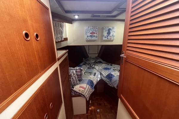 2002 Grand Banks 42