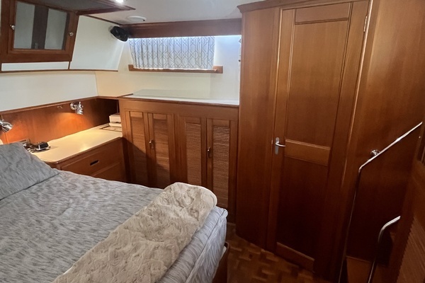 2002 Grand Banks 42