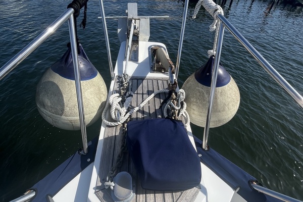 GloriaUs 42ft Grand Banks Yacht For Sale