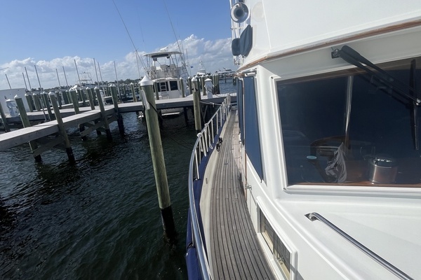 2002 Grand Banks 42