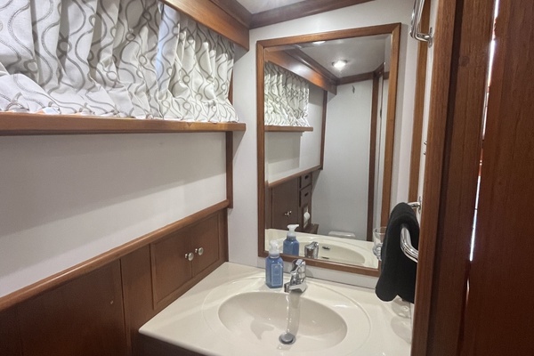 GloriaUs 42ft Grand Banks Yacht For Sale