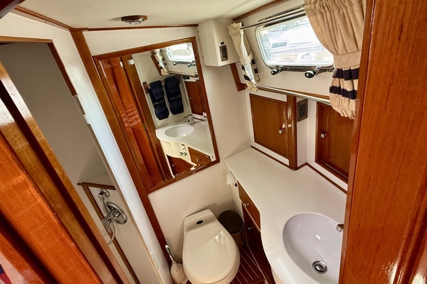 2001 Grand Banks Eastbay 49
