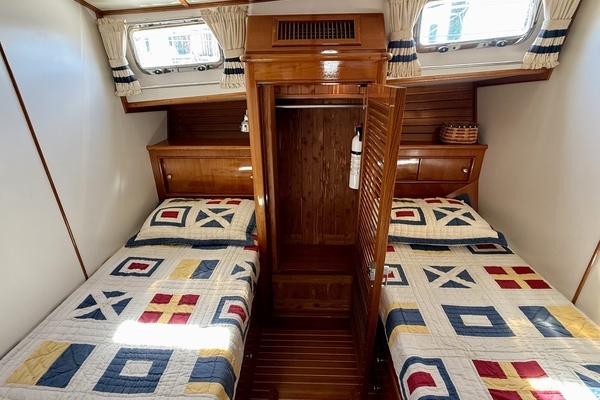 2001 Grand Banks Eastbay 49