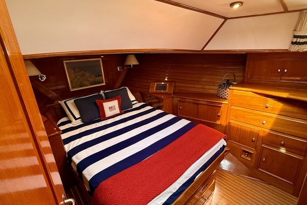 2001 Grand Banks Eastbay 49