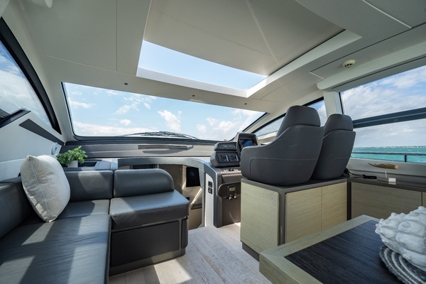 2020 Pershing 62