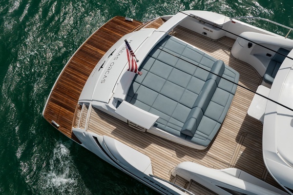 2020 Pershing 62
