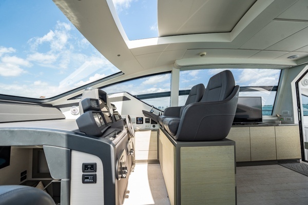 2020 Pershing 62