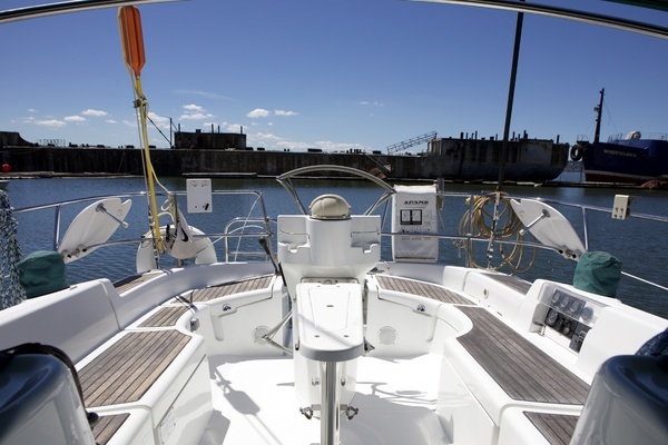Photo of the 2005 Beneteau 423 "Sissauni "